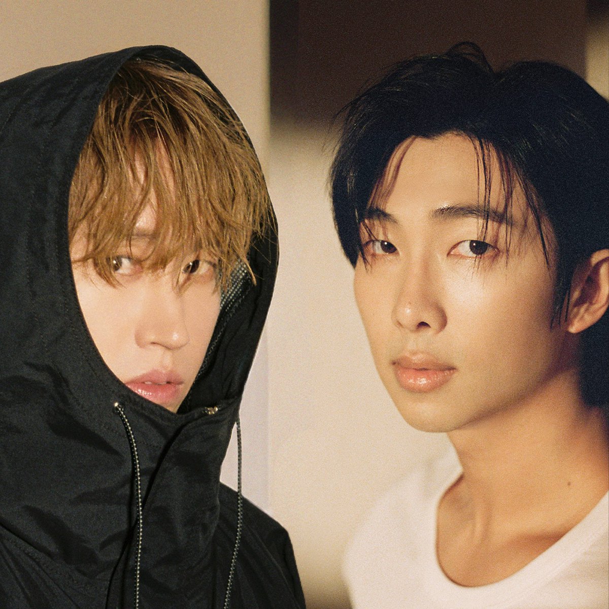 AppleMusic's tweet image. .@blobyblo and #RMโs new single is a message of solace and solidarity to those who have endured the chaos of youth. โStop The Rainโ is out now: apple.co/TABLOXRM
#TABLOxRM #STR