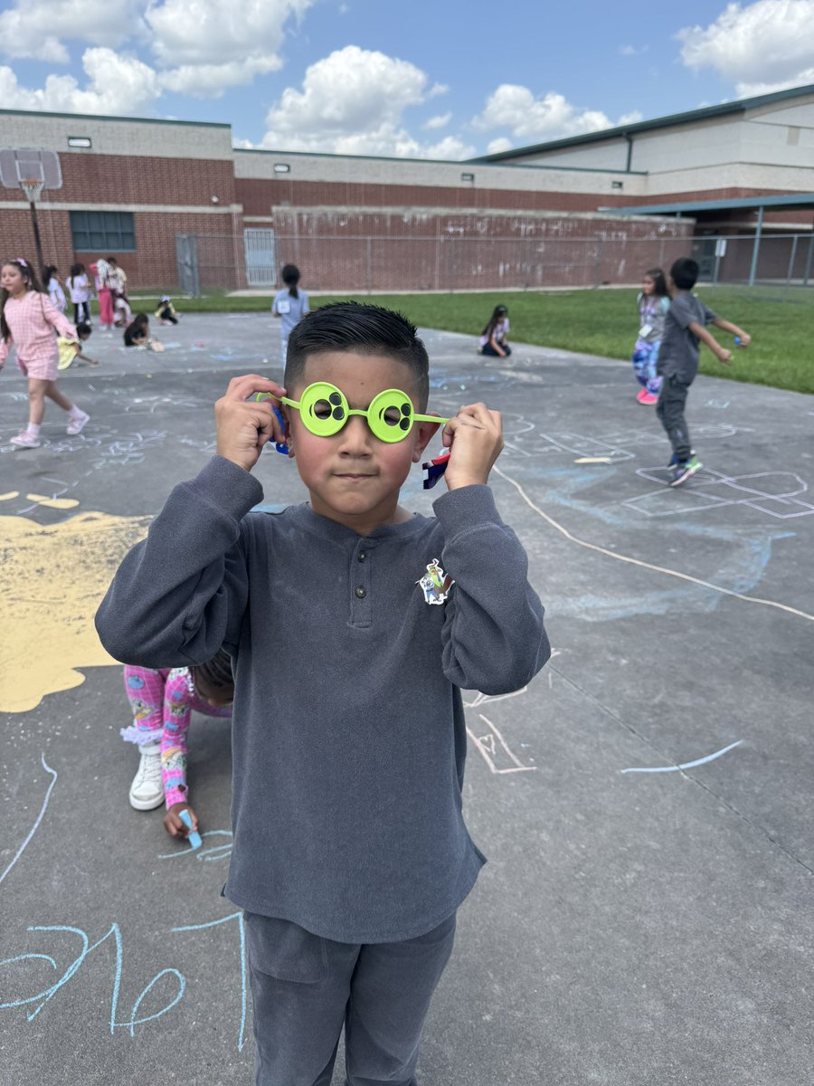 First Grade had a blast at their  Recess Celebration!  Good Behavior Matters!  <a href="/Hill_AISD/">Hill Elementary School</a> Bubbles, Whistles, Chalk &amp; Smiles! 💜☮️🛝