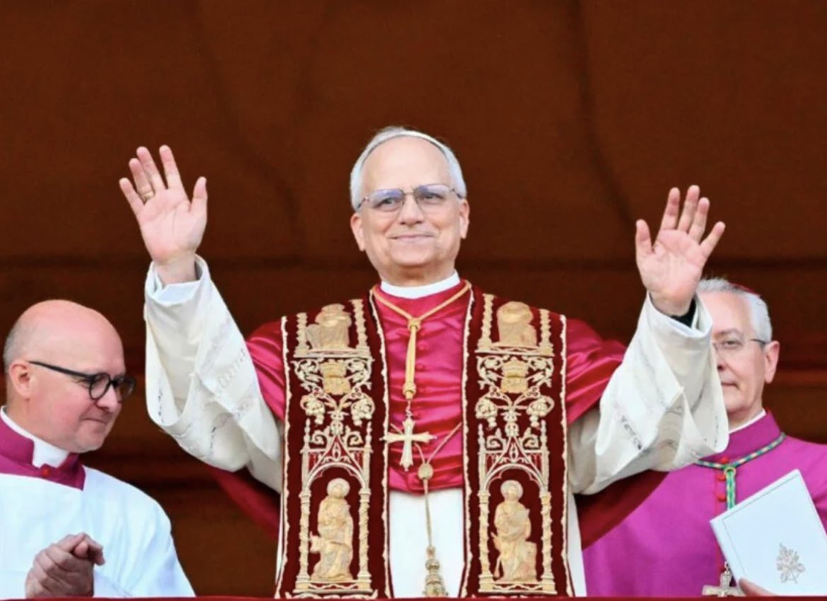 Que Déu guiï i ajudi al Sant Pare Lleó XIV en el seu difícil Papat, en benifici de la Pau, el Diàleg i la Justícia, de l’Església Catòlica i de tota la humanitat.