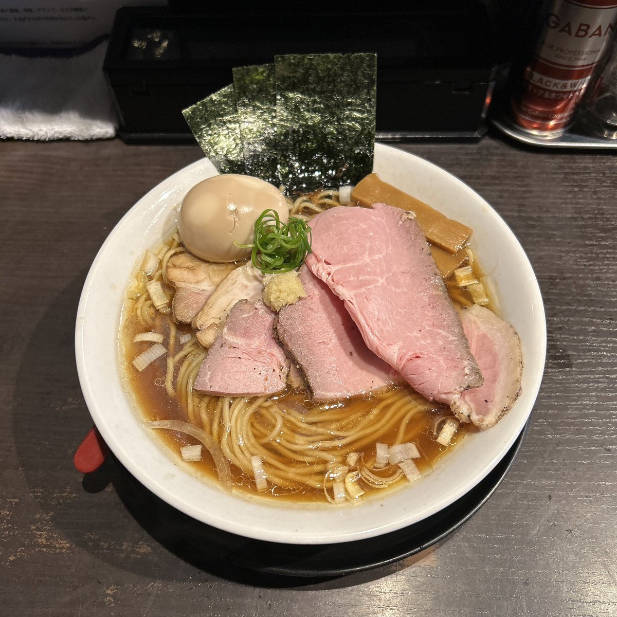 satopure's tweet photo. 夏海の特製醤油
体調戻ったのでラーメン🍜
美味い😋まじで美味い😋
10kg位痩せたし胃袋が小さくなってるはずだけど中盛ペロリとスープまで完飲した✌️ https://t.co/LjdMILdXHO