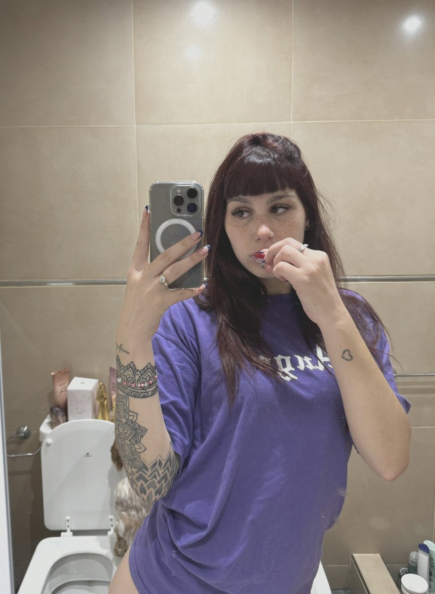 RShharpp's tweet image. hydration is important… so is making me breathless 😏 #Calgary #FlirtyVibes #nsfwtwtًً