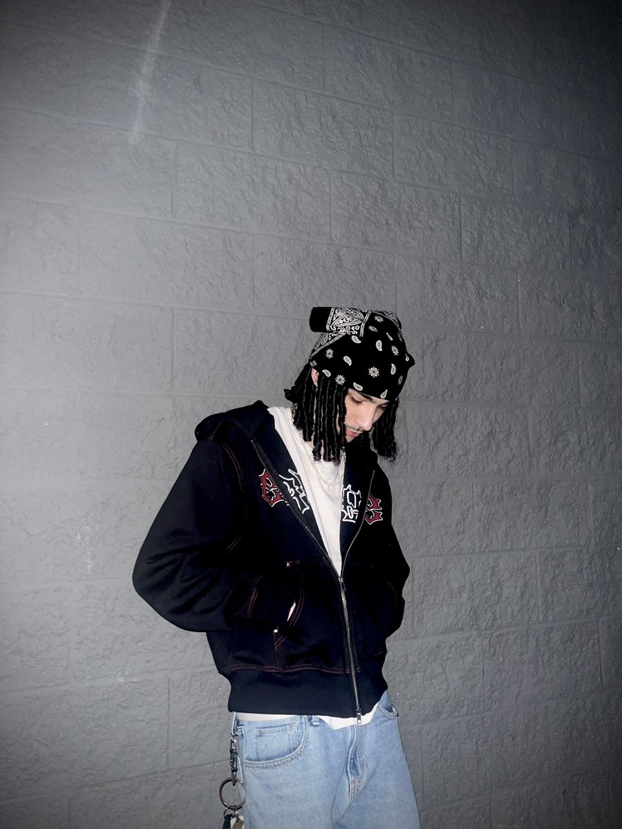 cloudy (@cloudyatnight_) on Twitter photo 