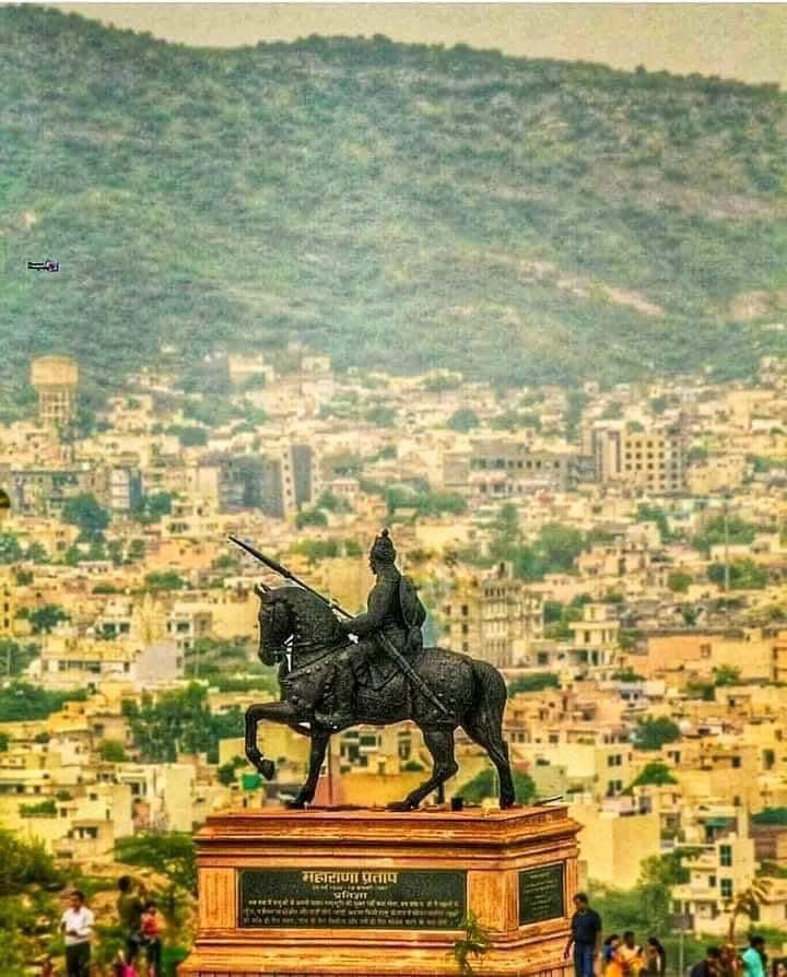 दे दूं अकबर मेवाड़ तुझे
हरगिज़ मुझको स्वीकार नहीं
जो शीश झुका दे राणा का
ऐसी कोई तलवार नहीं

अद्भुत शौर्य, अदम्य साहस एवं दृढ़ संकल्प के प्रतीक वीर शिरोमणि महाराणा प्रताप की जयंती पर उन्हें सादर नमन.🙏