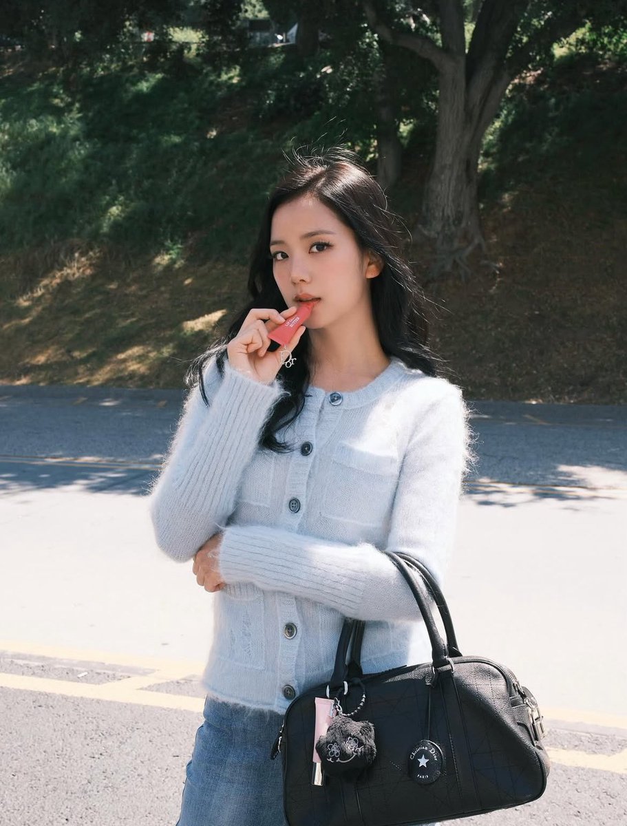 jisoogaIIery's tweet image. JISOO INSTAGRAM UPDATE