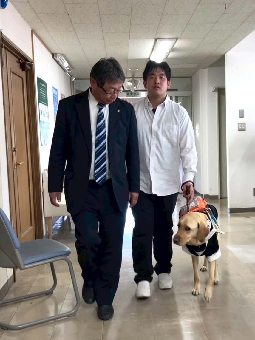 JGDA_GuideDog's tweet image. 【にちもうトピックス】首長表敬訪問🐾
日本盲導犬協会では、盲導犬ユーザーをはじめとする視覚障害者が安心して「住み続けられるまち」を実現するために、盲導犬ユーザーと共に首長表敬訪問を行っています！…