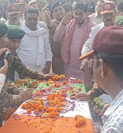 Gopal Yadav (@yadavgopaletw) on Twitter photo जम्मू कश्मीर में शहीद हुए सैनिक सूरज सिंह यादव के अंतिम संस्कार में उनके गांव प्रेम के पुरा पहुँच कर शहीद को श्रद्धासुमन भेंट किए <a href="/yadavakhilesh/">Akhilesh Yadav</a> <a href="/proframgopalya1/">Prof. Ram Gopal Yadav</a> <a href="/dimpleyadav/">Dimple Yadav</a> <a href="/DineshEtawa/">Dinesh Shakya</a> <a href="/JaikyYadav16/">Jaiky Yadav</a> <a href="/samajwadiparty/">Samajwadi Party</a> जम्मू कश्मीर में शहीद हुए सैनिक सूरज सिंह यादव के अंतिम संस्कार में उनके गांव प्रेम के पुरा पहुँच कर शहीद को श्रद्धासुमन भेंट किए <a href="/yadavakhilesh/">Akhilesh Yadav</a> <a href="/proframgopalya1/">Prof. Ram Gopal Yadav</a> <a href="/dimpleyadav/">Dimple Yadav</a> <a href="/DineshEtawa/">Dinesh Shakya</a> <a href="/JaikyYadav16/">Jaiky Yadav</a> <a href="/samajwadiparty/">Samajwadi Party</a>