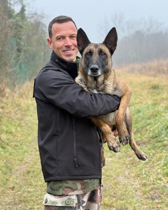 Un maître de chien et son chien. Crédit photo : CIR Paris. 