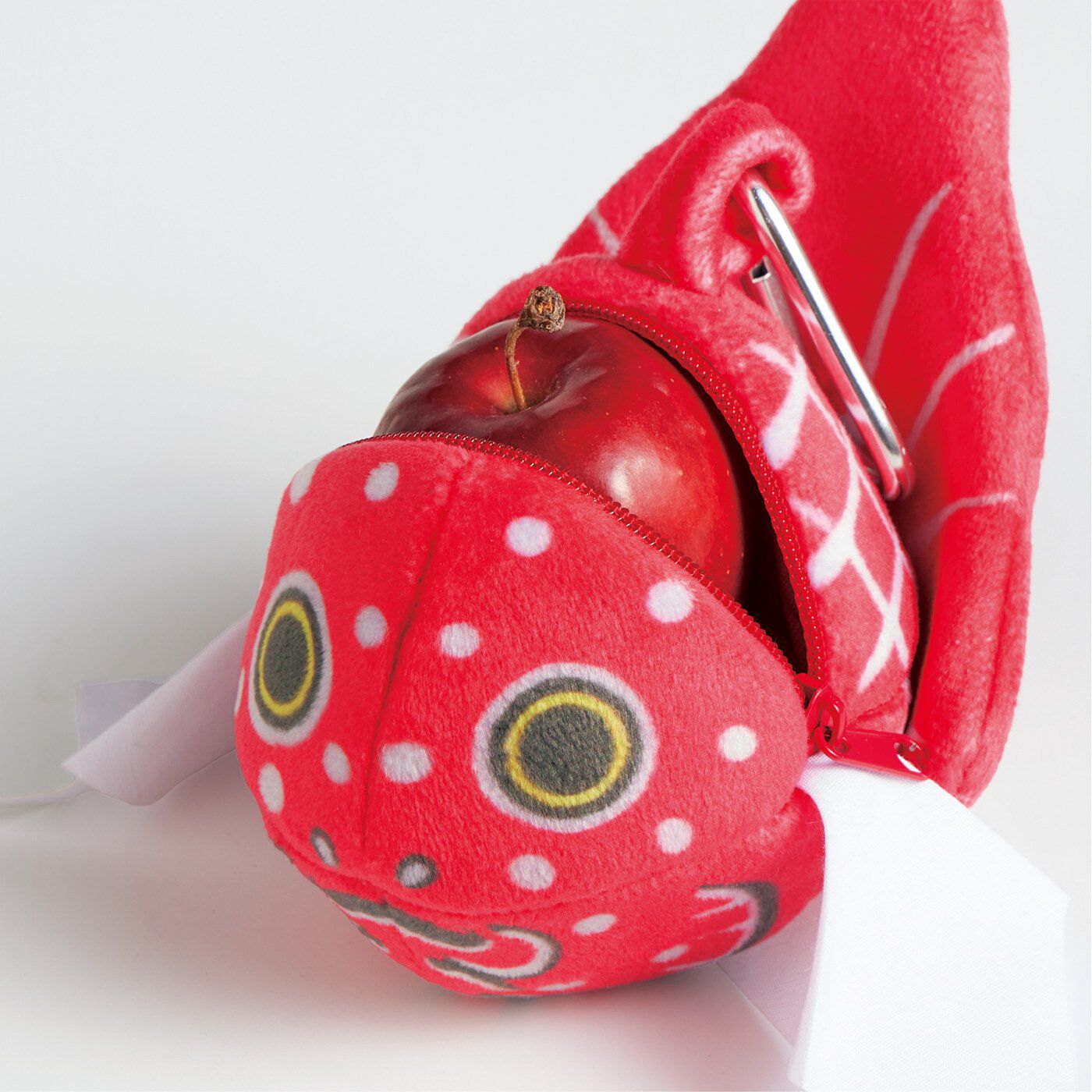 明治「アポロ」のキャラクター「アポロちゃん」のぬいぐるみが発売決定