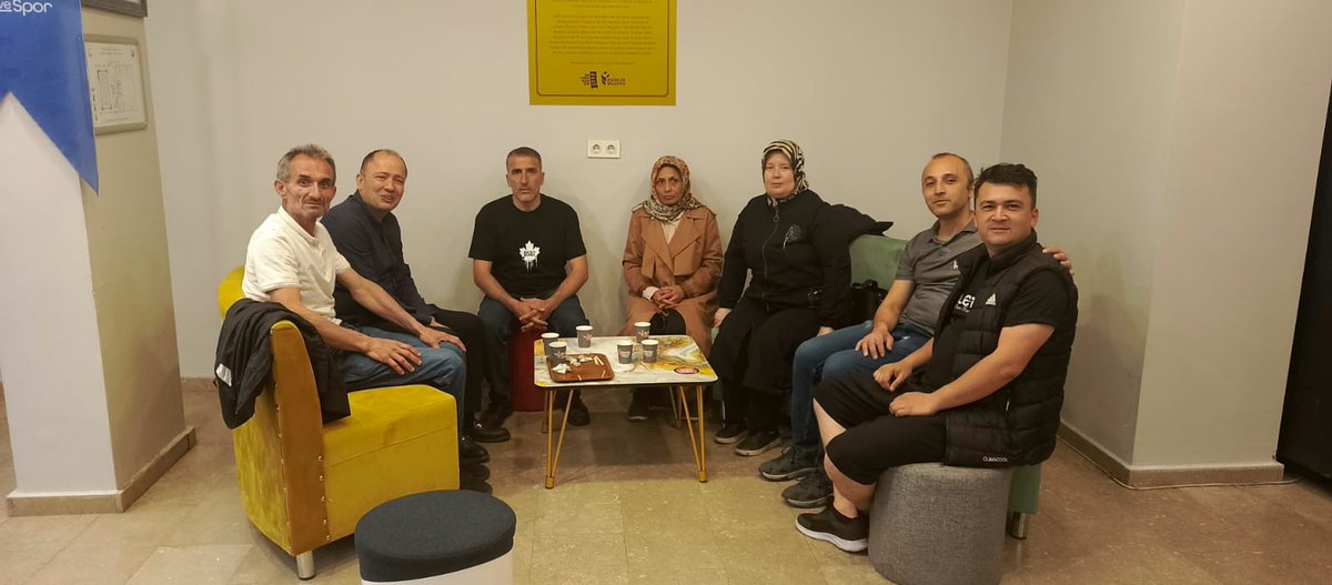 Oruç Reis Mahallesi 1.Bölge haftalık olağan toplantımızı Mahalle Başkanımız Mehmet Yılmaz'ın ve İlçe yönetimi Duran Süzkesen katılımlarıyla gerçekleştirdik. <a href="/RTErdogan/">Recep Tayyip Erdoğan</a> <a href="/mt_goksu/">Mehmet Tevfik Göksu</a> <a href="/EmrullahErkus/">Emrullah ERKUŞ</a> <a href="/vedatdestek/">Vedat Destek</a> <a href="/murattemur51/">Murat Temur</a> <a href="/HarunAsartepe/">harun asartepe</a> <a href="/ilyasduras/">İlyas Duras</a> <a href="/oktayilmaz18/">OKTAY YILMAZ</a>