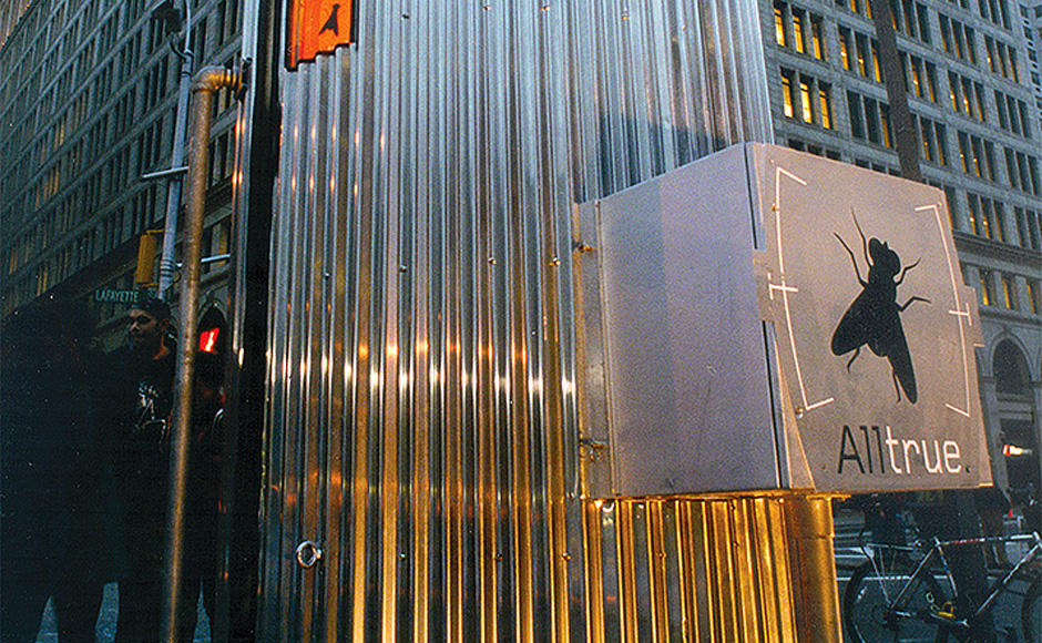 Found a bizarre Y2K dotcom boom artifact I had to share -- does anyone from that era remember alltrue. com &amp; the Freakbox? It was this proto-Youtube website where you uploaded edgy 'reality' content, and they promoted it w/ an 'anything goes' camera-equipped metal cylinder in NYC