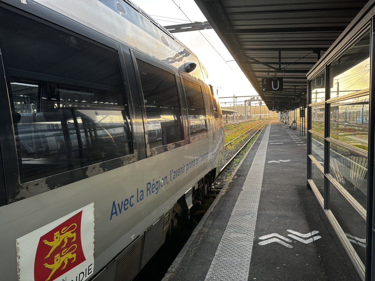 Bonjour à tous 👋, aujourd’hui nous faisons un p’tit tour à Tours ensemble😉, sur le 🚊NOMAD1️⃣6️⃣5️⃣5️⃣0️⃣ <a href="/train_nomad/">SNCF NOMAD TRAIN</a> et sur le 🚊NOMAD1️⃣6️⃣5️⃣7️⃣5️⃣ ☺️
Belle journée ☀️ 
<a href="/defenseaxessud1/">Défense des axes ferroviaires sud Normandie</a> <a href="/udupc14/">🚅UDUPC : Usagers du Paris-Caen-Cherbourg</a> <a href="/UsagersSNCF/">UsagerSNCF - #ADURN ParisRouenLeHavre</a> <a href="/SNCFVoyageurs/">SNCF Voyageurs</a>