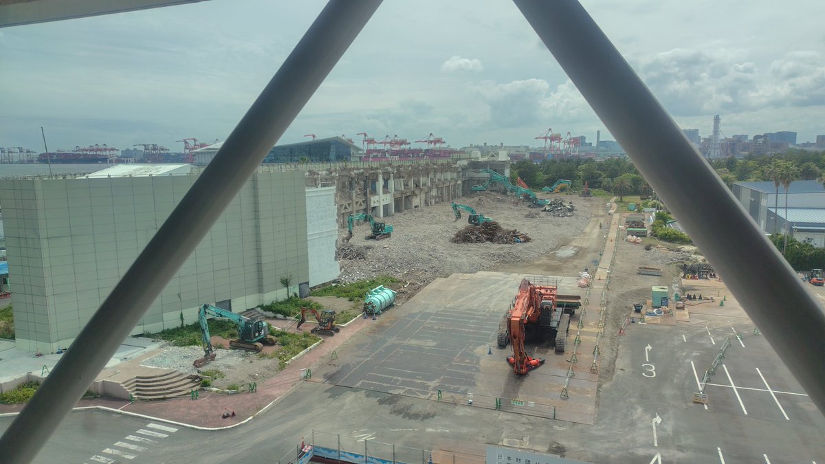 ShipEnginer's tweet photo. 船の科学館が壊されてた⚒️
船型の建物だったのに
#船の科学館 https://t.co/dJG1Tr3PgH