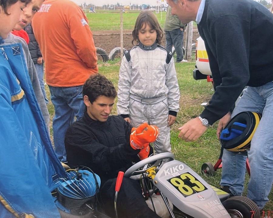 A 20 años de la 1era. vez!!! Aca les dejo algunas fotos, fue en El Trébol (Santa Fe).
Excelente Entrenamiento, Clasificación y Serie pero no se corrió la Final por lluvia.
Se suspendió y a casa que llueve.
Todo fue gracias a @kikoteam80 que me presto su Karting.