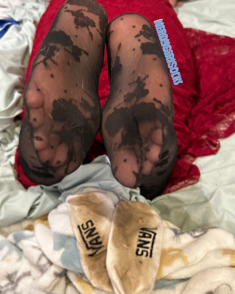 NerdyGirlSocks's tweet image. Remember those Vans socks I was working on? Well here is a little update on them as well as something a little special for you guys! These are on their way to their new owner along with several other pairs! 
2/3
#socksoff #vanssocks #dirtysocks #smellysocks #socks #shoesoff #feet