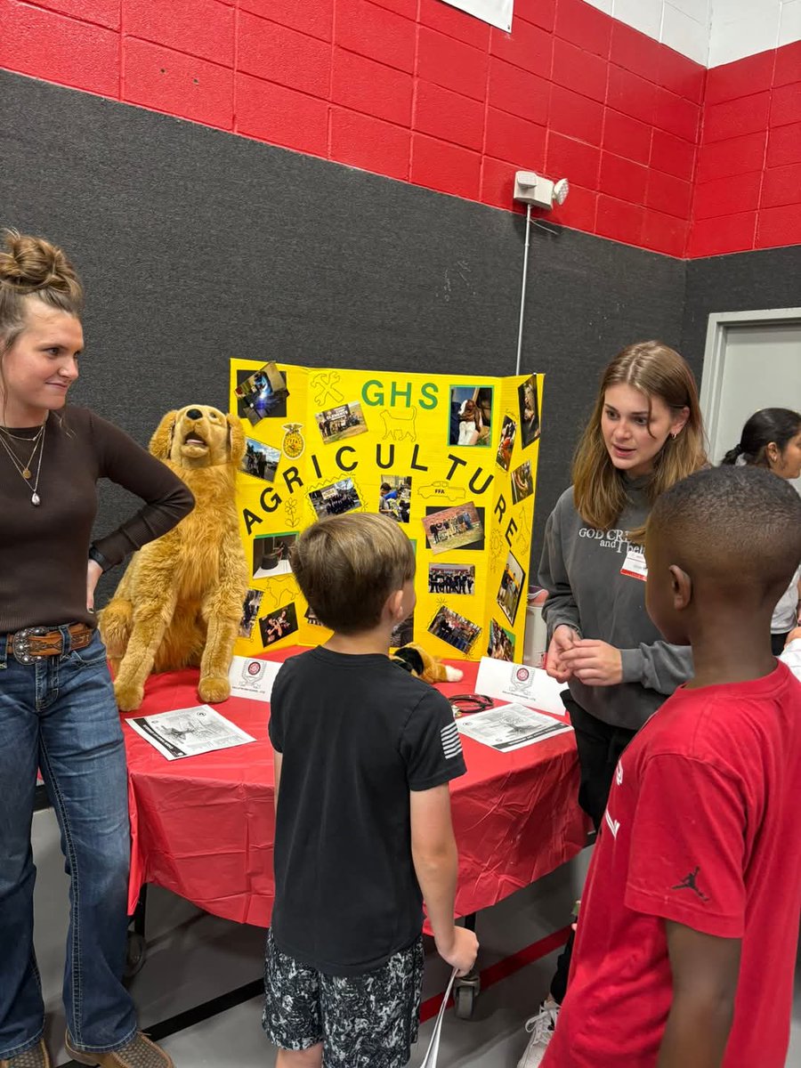 Yesterday, we had the pleasure of attending Union Elementary’s Career Day to talk with students about the many exciting careers in Agriculture. As you can see, Bailey and Kailey enjoyed every minute of it!