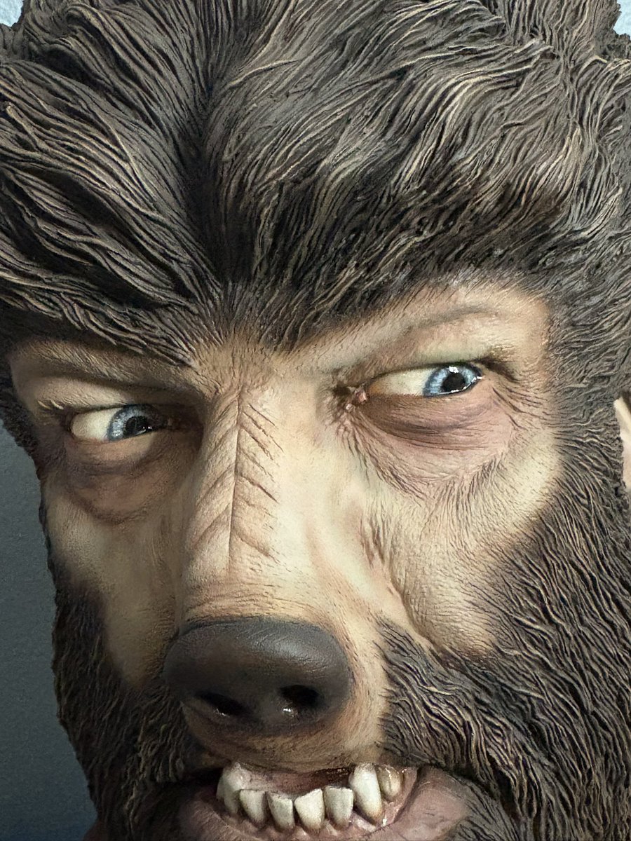 Joey_M_66's tweet photo. Finished another Wolf Man life size bust from @goblackheart https://t.co/MwcvpwpnnV