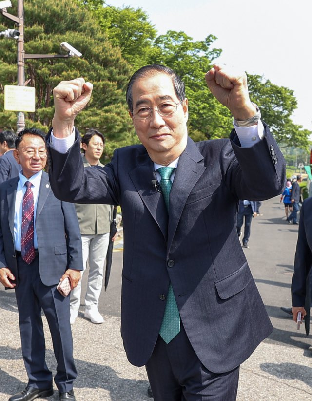 gyawoo's tweet photo. 새 교황 레오 14세 확정된거 아닙니다. 

한덕수랑 단일화해야 합니다. https://t.co/fTpczOASph