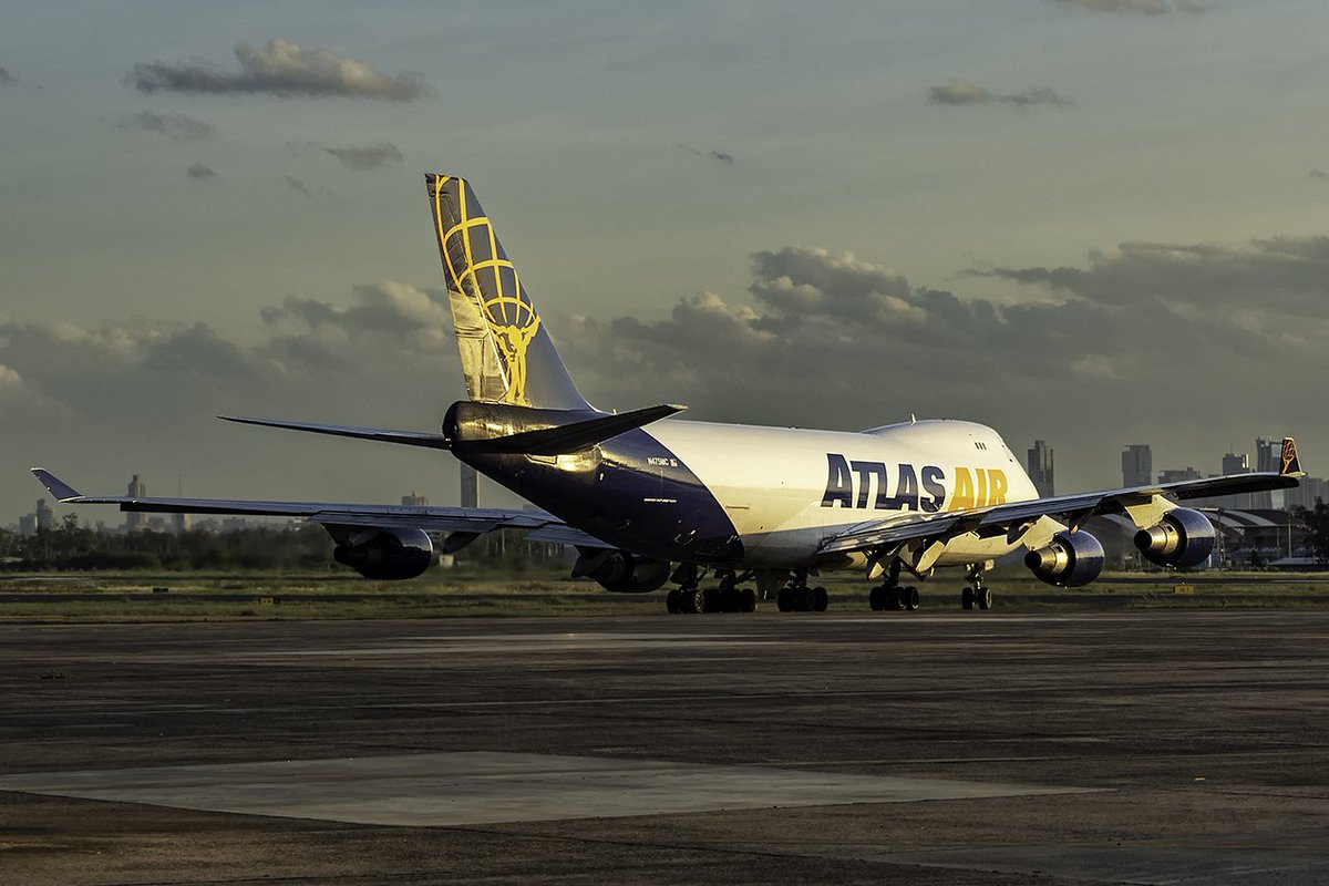 snao122's tweet photo. Just send me a strong vibe @AtlasAirWW 😍🥰🤩
#asuspotters by @aeronauticapy
& @aviacionline https://t.co/U8kAEtuFGz