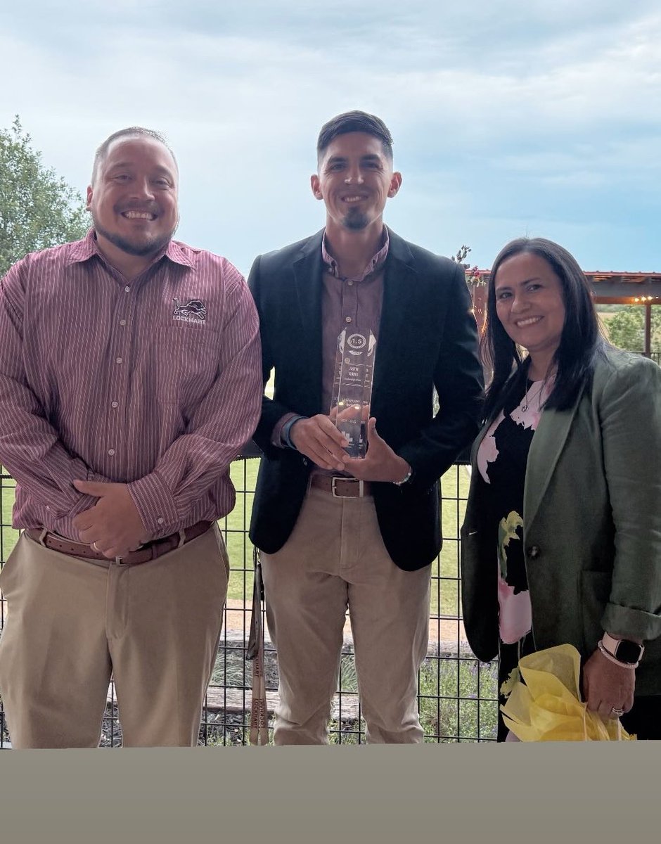 Thank you Mrs Vasquez and LISD for awarding me the 1.5 champions award. It’s an honor to be recognized by such a great educator in Mrs. Vasquez, especially with so many amazing educators at LHS. Keep unlocking excellence Lockhart!