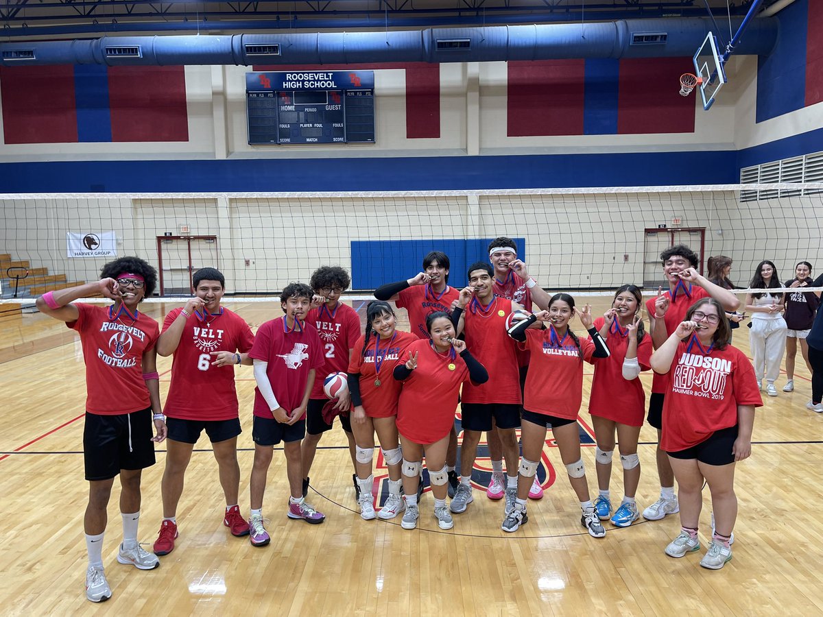 TRHS_VB's tweet photo. Congratulations Seniors for taking the WIN in 3 sets!! Congratulations Ladarius for getting MVP! 

Thank you all for participating in our 1st seniors vs staff VB game!! Great job everyone!!

#TRVolleyball #SeniorsVSStaffGame https://t.co/3bIfQH4qgu