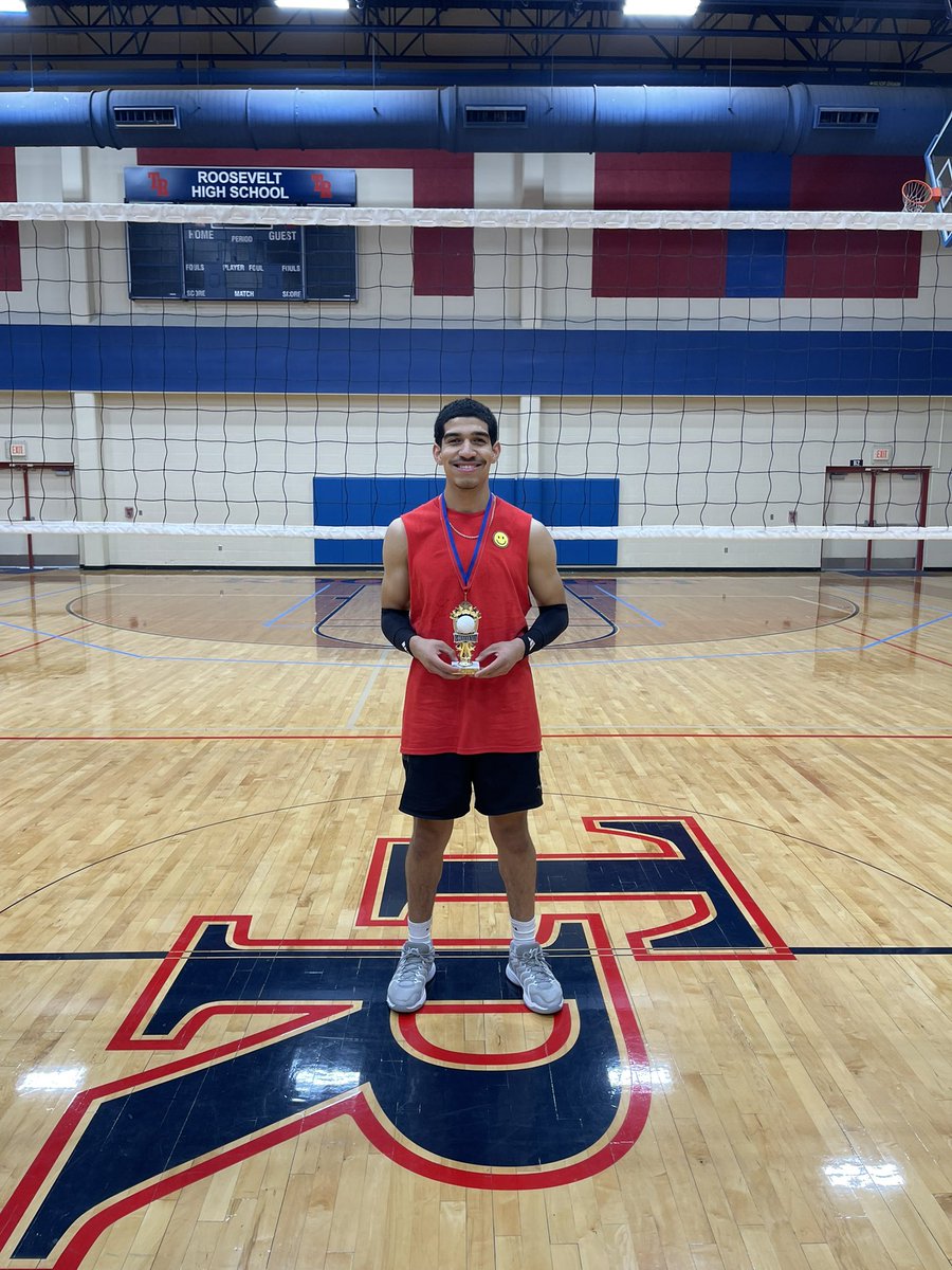 TRHS_VB's tweet photo. Congratulations Seniors for taking the WIN in 3 sets!! Congratulations Ladarius for getting MVP! 

Thank you all for participating in our 1st seniors vs staff VB game!! Great job everyone!!

#TRVolleyball #SeniorsVSStaffGame https://t.co/3bIfQH4qgu