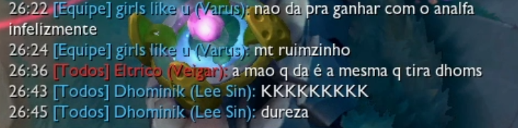 Dhominiklol's tweet photo. Bom, sobre a acusação de "transfobia" que recebi do jogador yato, me desculpe se teve quaisquer teor de transfobia em minha fala my bad total. contexto

dês de quando tinha scrim contra o time dele que é a @RiseGamingBR, uma scrim finalizou da seguinte forma o jogador yato, terminando a scrim e mandando no chat all : "E.M GAP", meu CEO estava assistindo e entrou em contato com o coach que é o @asseryolol  ele comunicou que iria conversar com o jogador sobre o ocorrido, e hoje depois de 2 meses do ocorrido das scrims não fez alguma diferença continuou tendo o mesmo comportamento toxico.

0 jogador assim que iniciou a partida, ficou mandando mensagens para atacar o meu pessoal, repetindo diversas vezes o termo "analfabeto" para se referir a minha pessoa, me chamando de porco procurando me provocar cada vez mais, mas mantive ignorando e não dando ouvidos, apenas retruquei no final da partida, entendo que eu deveria ter mutado, ou continuado ignorando, mas é paia ver que um coach que eu tive orgulho de ter me ensinado coisas preciosas no passado quando eu tive 13 anos começando no league of legends, dizer que iria conversar com o jogador e basicamente dizer isso da boca pra fora por que aparentemente não adiantou de muito, depois de ter escutado muito durante o decorrer da partida inteira cometi esse erro em ter digitado de volta, então novamente, desculpa para qualquer pessoa que se sentiu ofendido com oque falei, então daqui para frente não irei mais responder e vou começar a dar mute para qualquer situação semelhante a essa evitando com que isso se repita embora eu nao desejasse ofender ninguem pois joguei a partida toda ignorando todo o hate que foi desferido a mim.