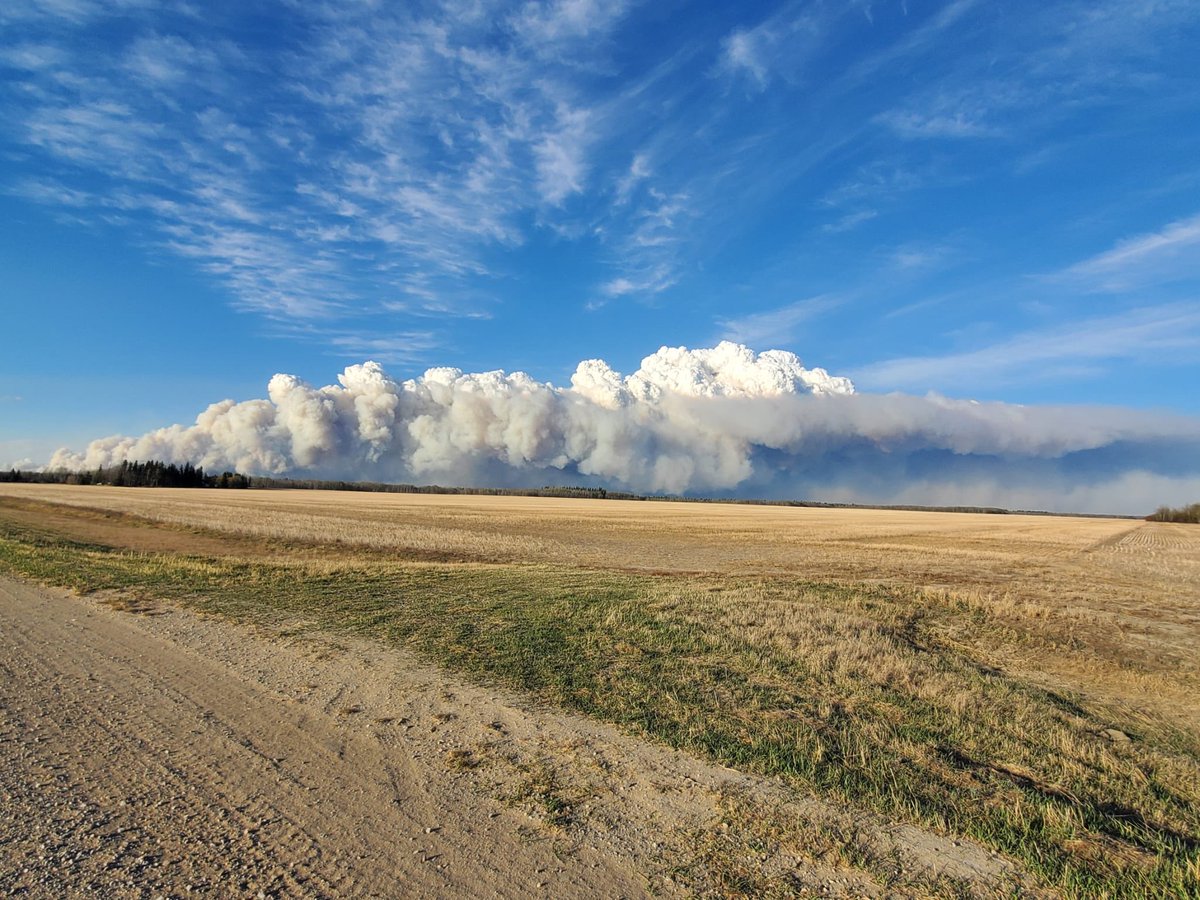 #breaking huge #fires burning in Northern Sask along Hanson Lake Road right now. This photo just sent to me taken much further south, closer to Smeaton.