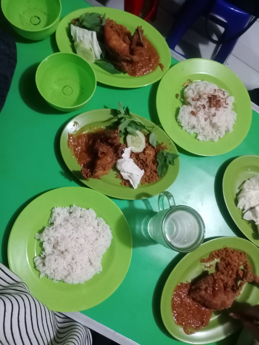 bee ฅ'ω'ฅ tweet media