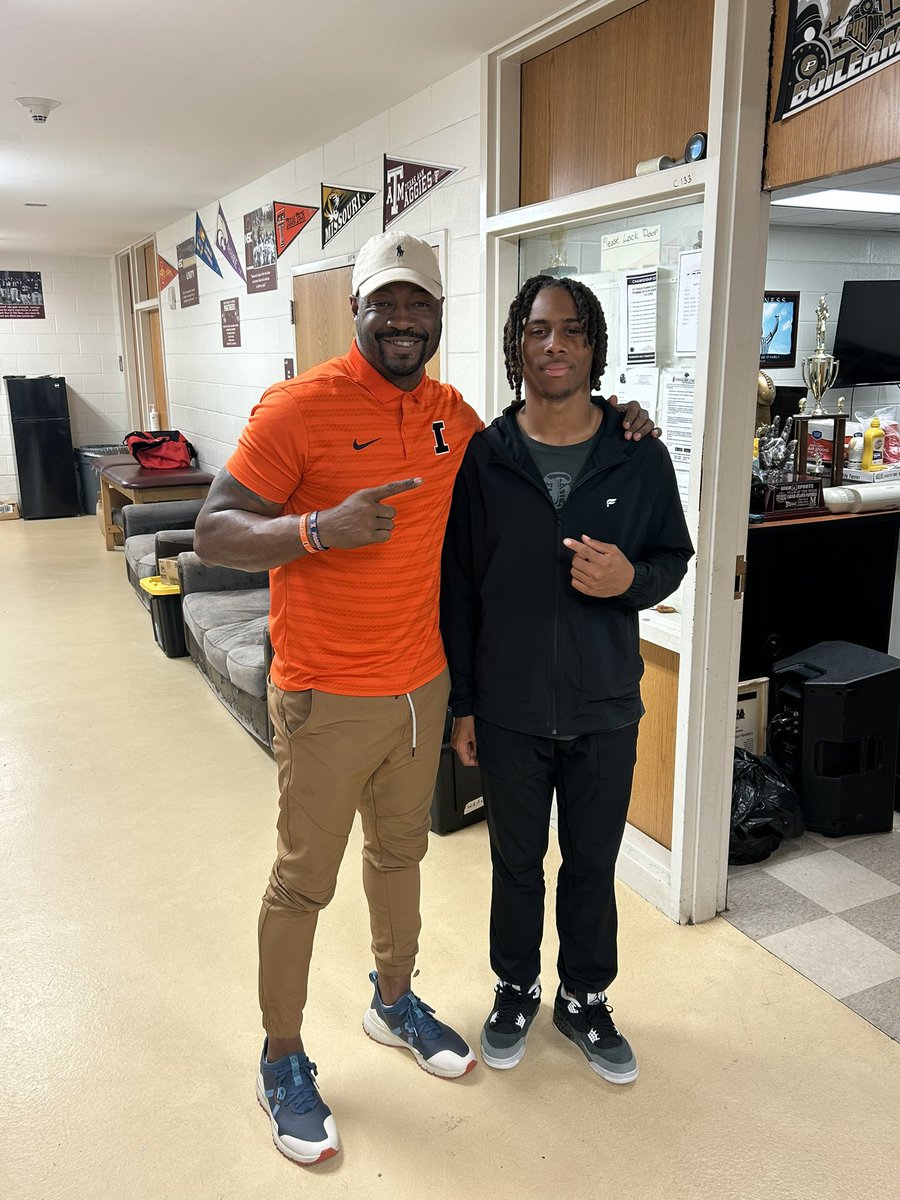 Thank you Coach Parker <a href="/CoachCParker/">Coach Parker</a> for stopping by &amp; coming to practice to check out our prospects <a href="/IlliniFootball/">Illinois Football</a> <a href="/NSC_Football/">Carver-Atlanta FB</a>