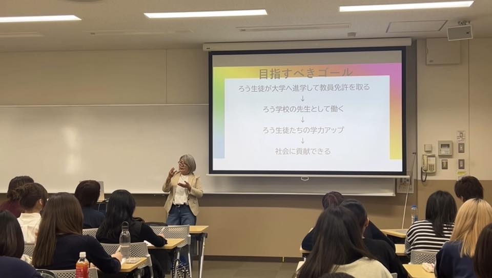 kg_jsl's tweet photo. 5月7日（水）ゲスト講師として池田ますみ氏をお迎えしました！日本財団&amp;ADDP共同プロジェクトのコーディネーターとして、ラオスにおけるろう教育の現状や手話カフェでの取り組みについてお話しいただきました。手話で繋がる居場所が誰かの生きる力になるということを実感したお話でした。 https://t.co/tf1U9mCxbA