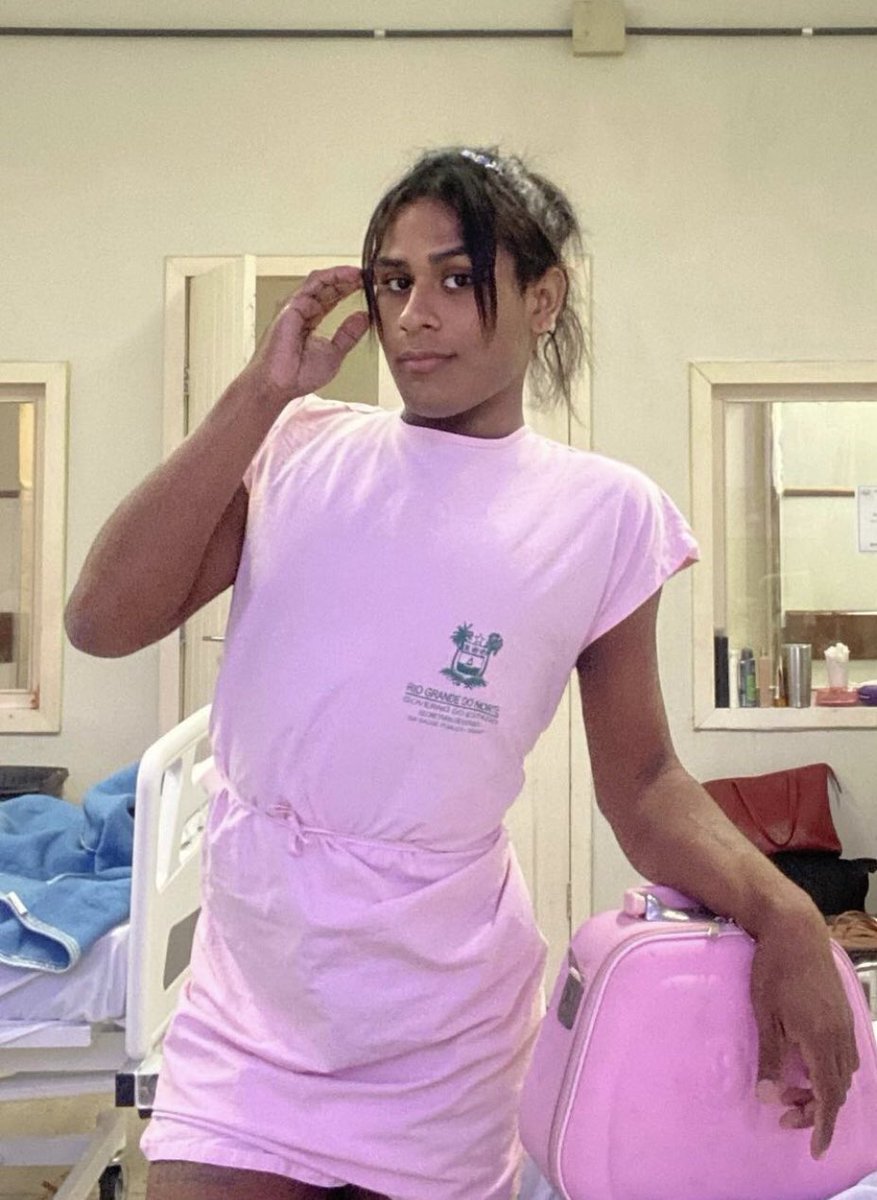 poponze's tweet photo. SAUDADES DA DIVA! Há 2 anos, morria um dos maiores ícones da internet, Flávia Big Big, vítima de câncer. https://t.co/dVnLlc75hU