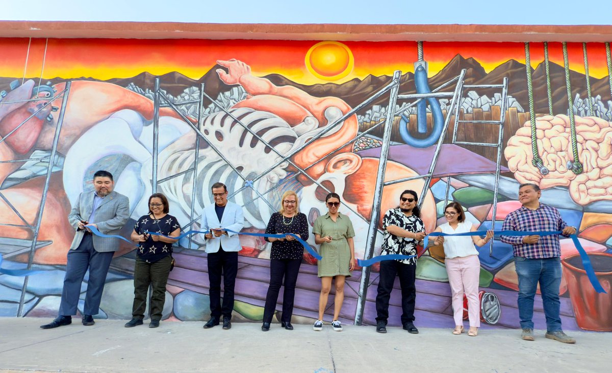 SoyUnison's tweet photo. El mural Andamios en Movimiento, creado en 1997 por el artista Alberto Morackis, obra emblemática del campus Hermosillo, fue restaurado por el maestro Carlos Ríos V. y un grupo de artistas. Esta tarde, en emotivo evento, la rectora @RitaPlan inauguró el trabajo realizado. https://t.co/gOYsTHCOiI