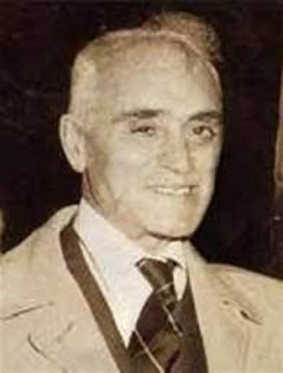 لسان حالي حين أرى #الطائفية معشعشة في الإعلام الإجتماعي social media

هبونيَ عيداً يجعل العُربَ أمَّةً
وسيروا بجثماني على دين بَرهمِ!!
فقد مزَّقت هذي المذاهب شملنا
وقد حطمتنا بين نابٍ ومنسمِ
سلامٌ على كفرٍ يوحِّد بيننا
وأهلاً وسهلاً بعده بجهنَّم

#الشاعر_القروي