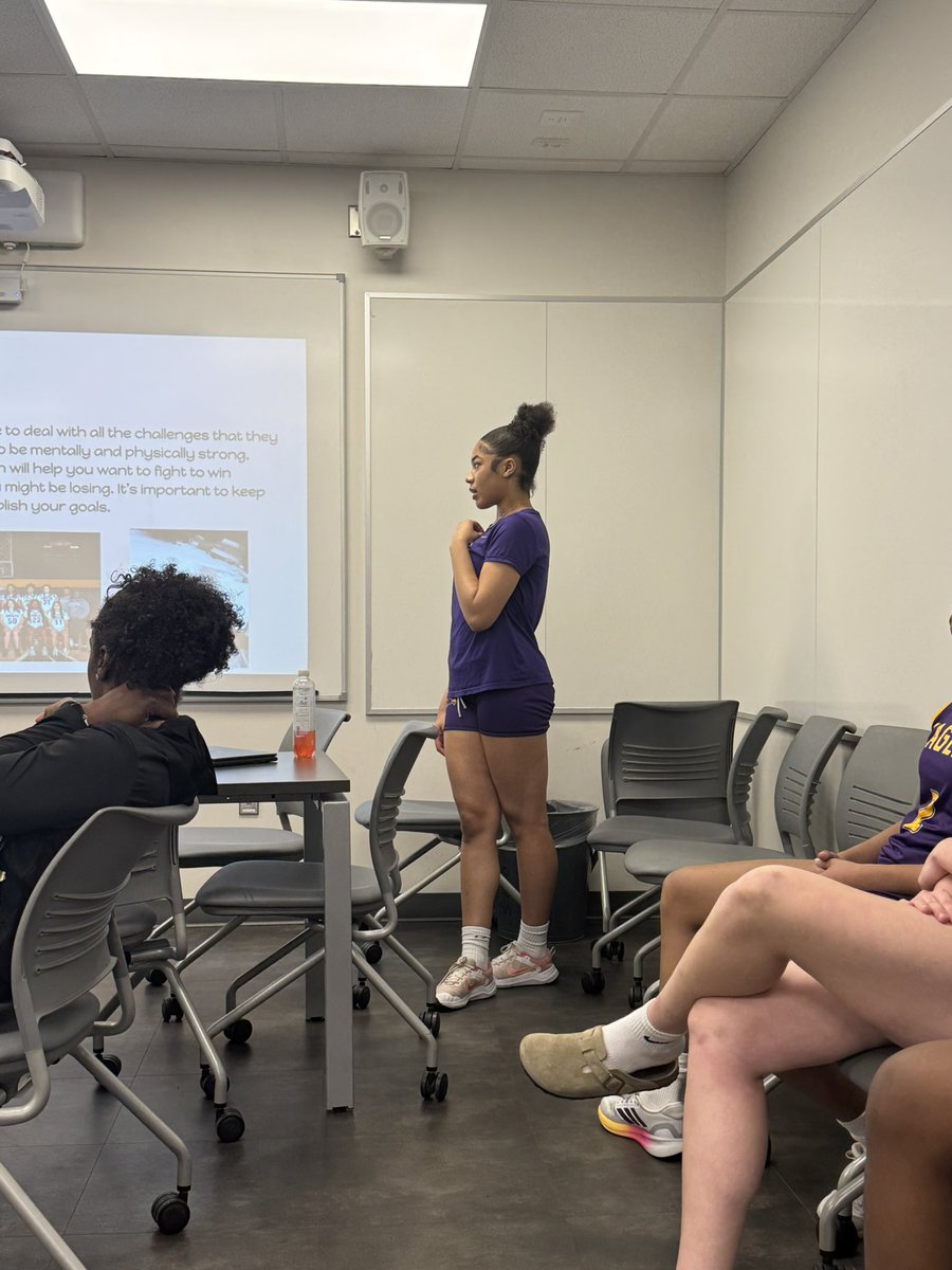 @2words led by Fr. Skylar Bennett “Thick Skin” Don’t take outside noise to heart💜…be able to take in constructive criticism, improve yourself, &amp; encourage others to stay positive 🙌🏾 #cultuRewins