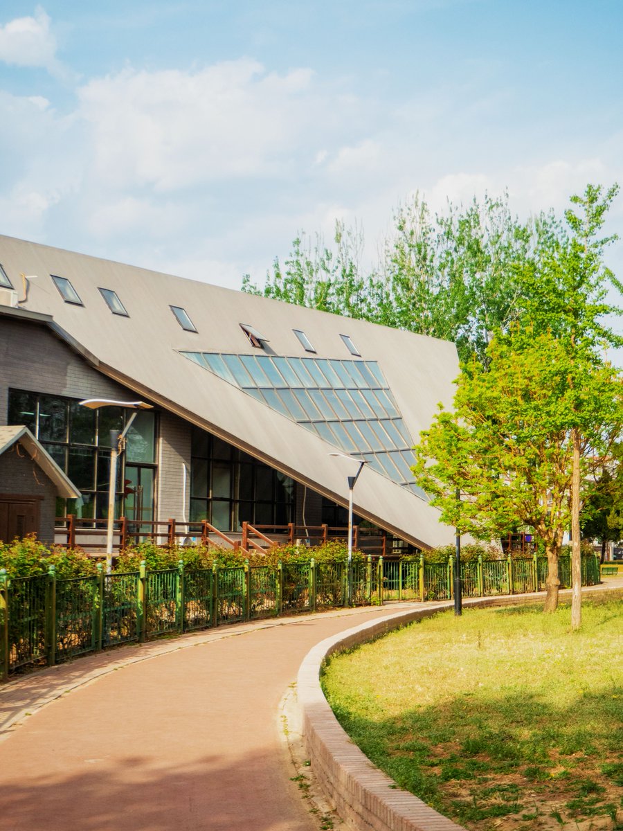 VisitBeijingcn's tweet photo. Named after the historic Changchun Garden—part of the “Three Mountains and Five Gardens”—Changchun #Park carries the charm of classical gardens and natural beauty. it’s a great place to relax, exercise, or enjoy time with family and friends. #BeijingParks #VisitBeijing https://t.co/LjEZ2kefPa