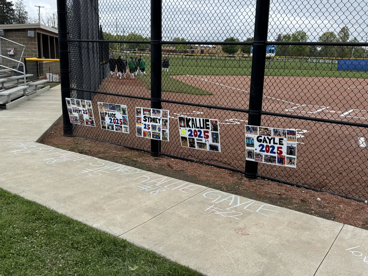 RevereSoftball1's tweet photo. What a great way to Celebrate our Seniors with a 15-1 win and Mexican dinner after! Thank you to all the underclassman and parents for making it a great day! https://t.co/YWKkSTYz4d