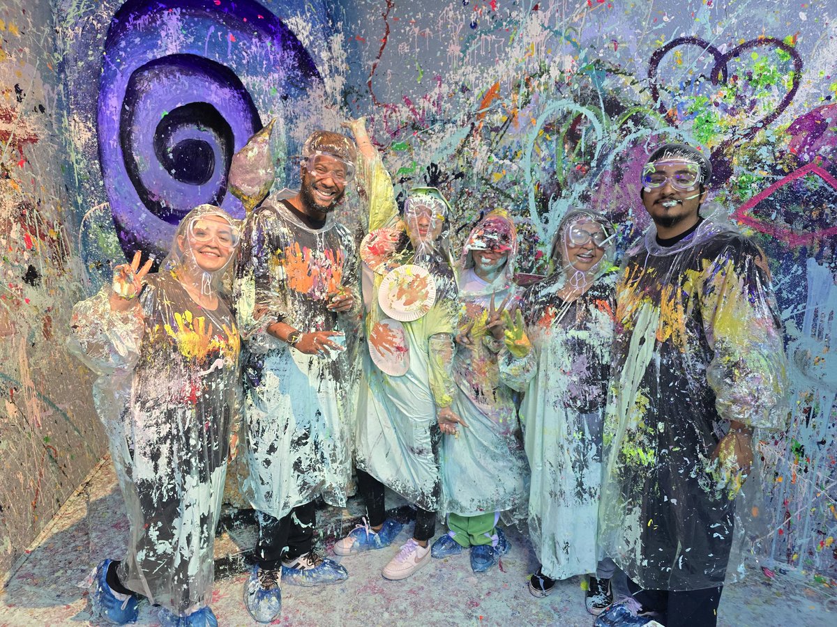 MemosCanvas's tweet photo. ๐จ ๐ Splash Room! #splashroom #splash #splashpaint #abstractart #drippaint #messypaint #sipandpaint #paintparty #paintnight #learntopaint #montclair #art #artist #artgallery #memoscanvas #canvas #laart #artgallery #gallery #paint #painting #acrylics #brush #love #family https://t.co/9ko2j3nyIK