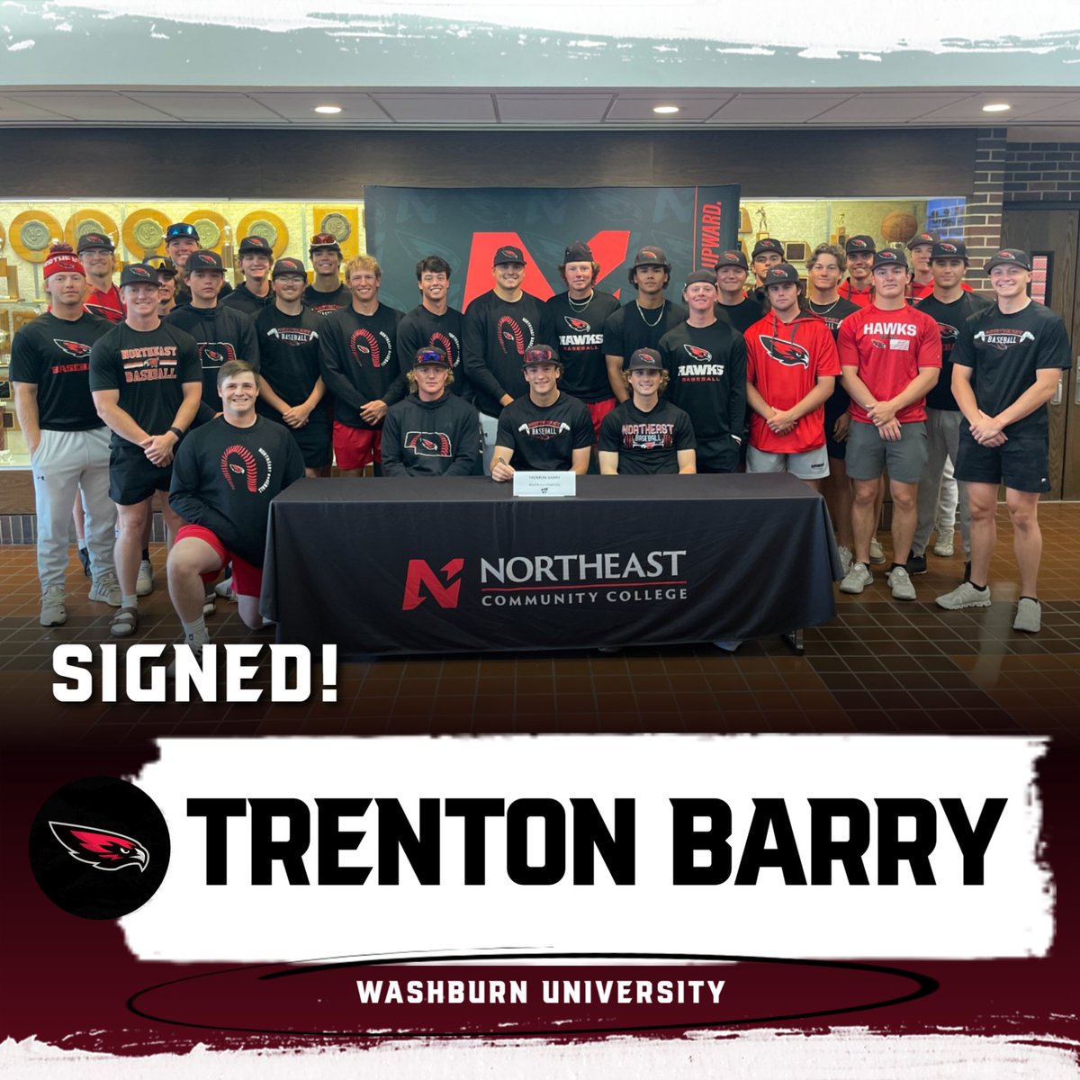 NortheastCCBSB's tweet image. 𝐂𝐎𝐍𝐆𝐑𝐀𝐓𝐒 to Northeast Baseball student-athlete Trenton Barry on signing with Washburn University in Topeka, Kansas! 🎉

#ClawsDown | 🔴⚫️⚪️⚾️