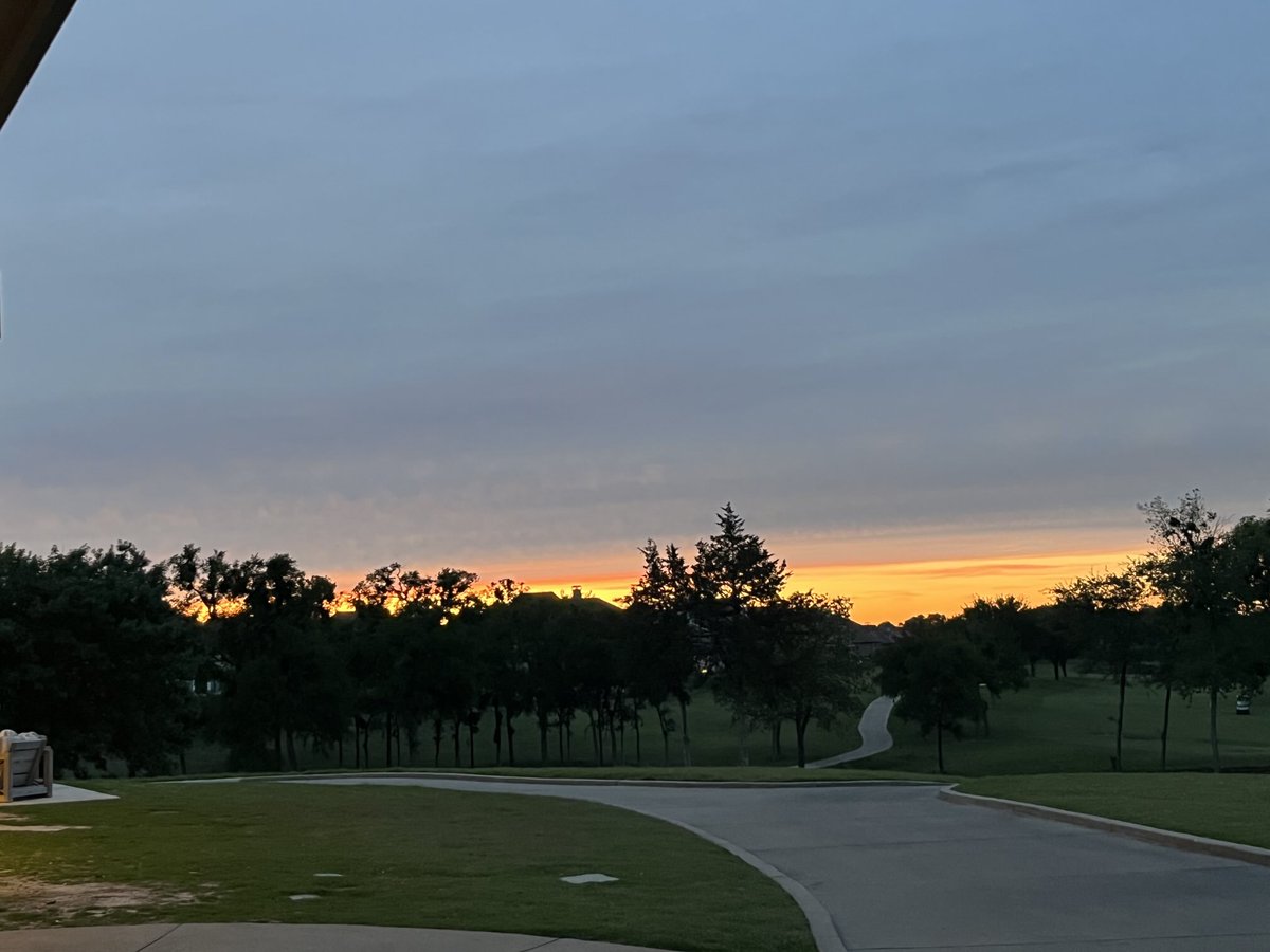 panamared11's tweet photo. Don’t get a lot of them. But beautiful North Texas evening https://t.co/HTFKKpX57j