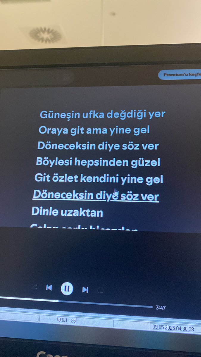 uncumubukimm's tweet photo. Çalan şarkı Hicaz’dan. https://t.co/03NfnyXLdn