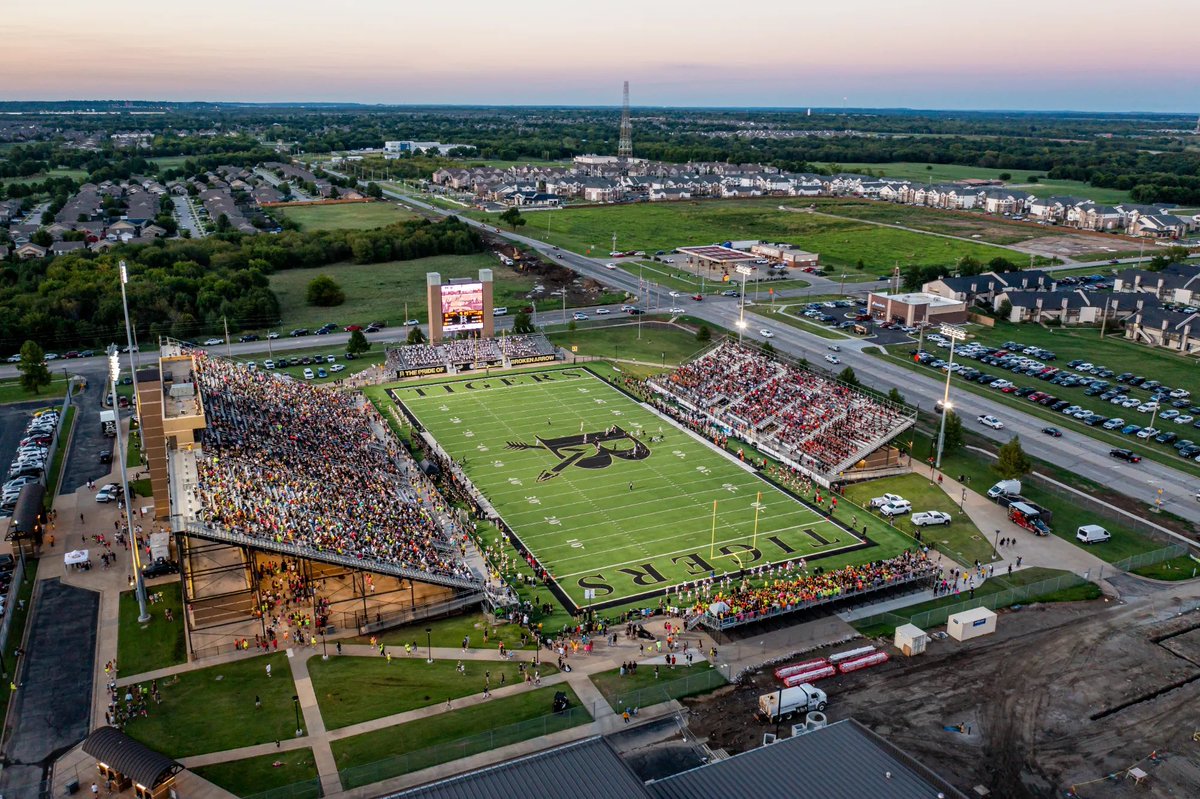 Ain’t no where I’d rather be then in the jungle on fridays🐯🐯