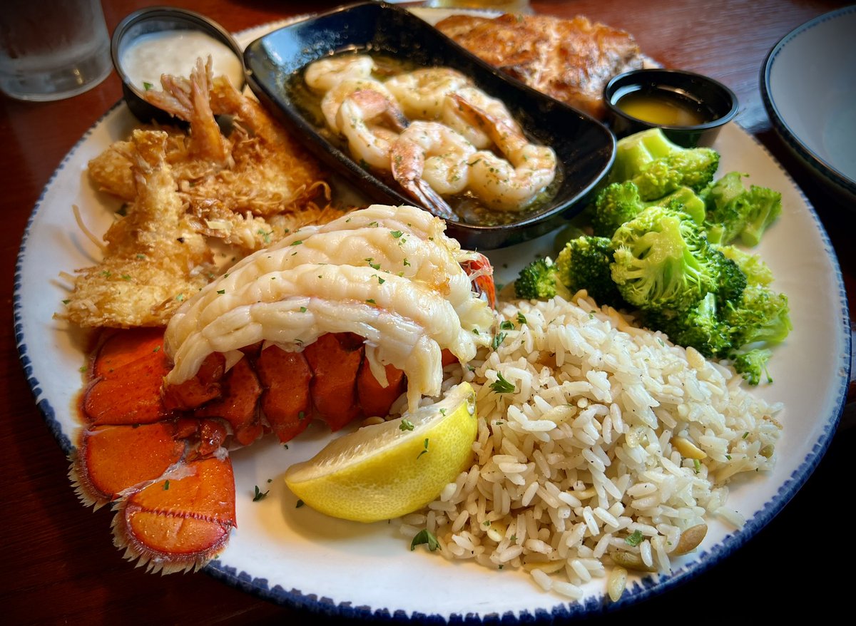 mlzema's tweet image. #TwitterSupperClub is brought to you this evening by @redlobster in Valencia, CA! #RedLobster 

The “Create Your Own Ultimate Feast!”