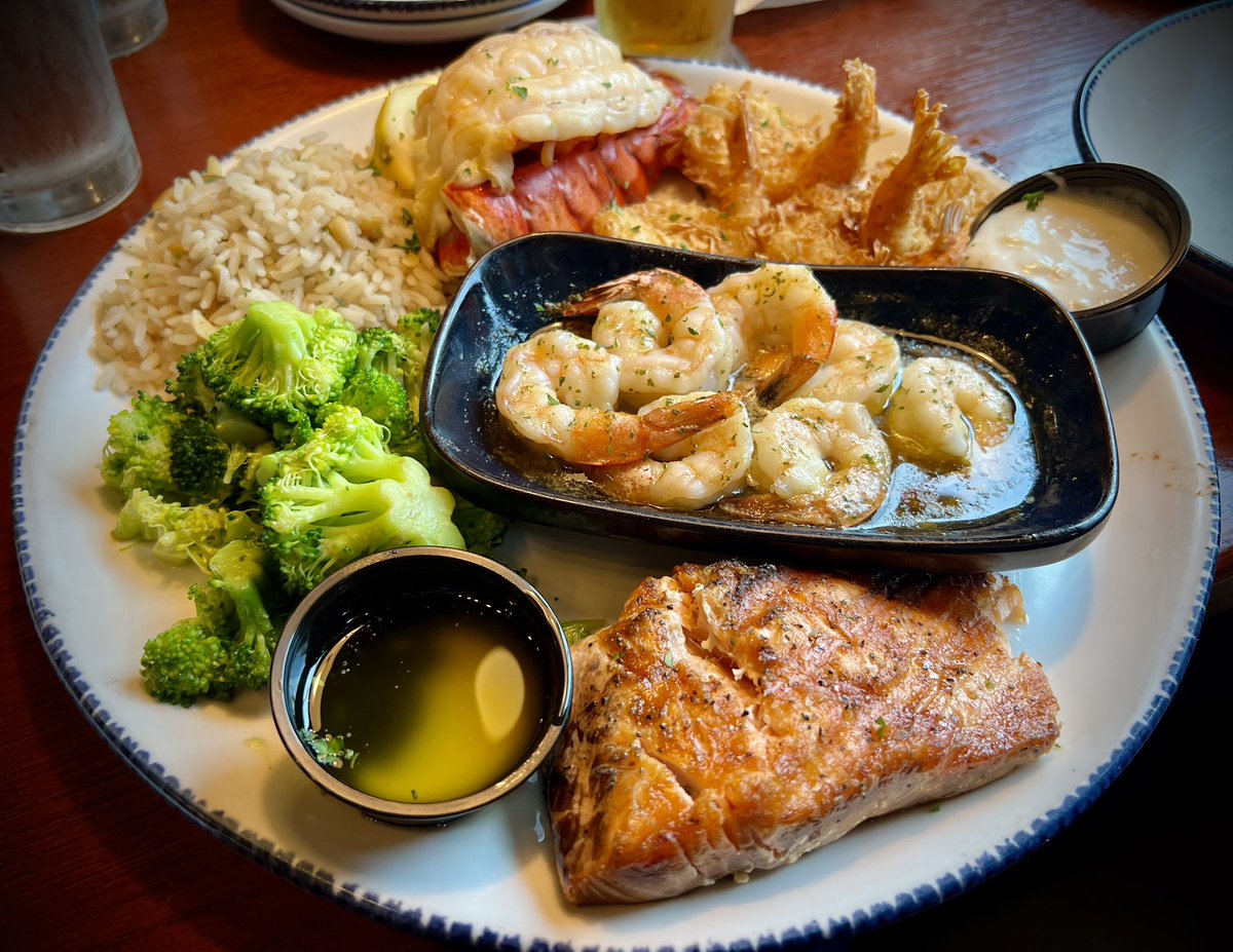 mlzema's tweet image. #TwitterSupperClub is brought to you this evening by @redlobster in Valencia, CA! #RedLobster 

The “Create Your Own Ultimate Feast!”