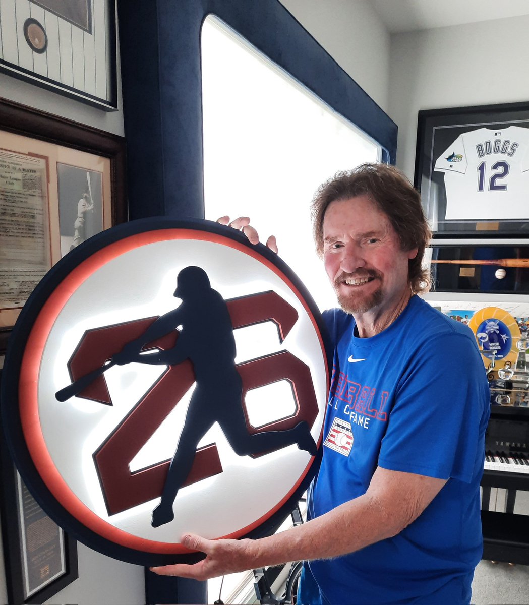 FlytheWood's tweet photo. @ChickenMan3010 & @FlytheWood have officially collaborated on these limited edition, autographed, lighted pieces. #WadeBoggs individually numbered and covered these pieces with inscriptions. Only 26 pieces were crafted. Dm Fly the Wood for more info, or to place you're order. https://t.co/c0nGetzJ8e
