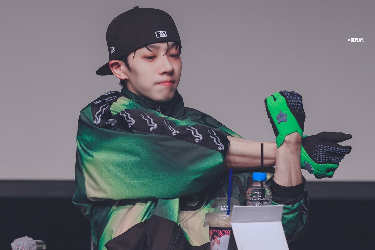 Replay0330_gk's tweet photo. 250504 애플뮤직 팬싸

전완근이 짜릿함..

#이기광 #LEEGIKWANG #하이라이트 #HIGHLIGHT #비스트 #BEAST
@900_330 https://t.co/9N313JtGnG