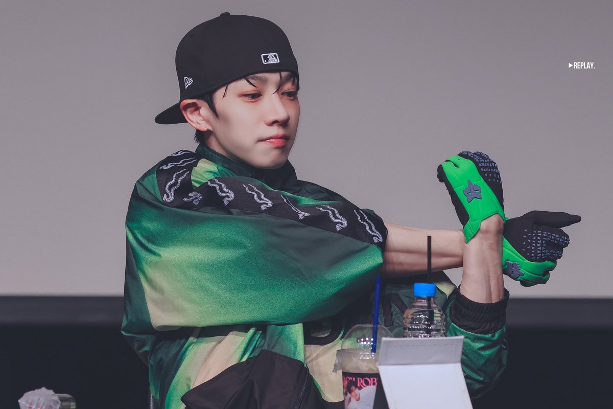 Replay0330_gk's tweet photo. 250504 애플뮤직 팬싸

전완근이 짜릿함..

#이기광 #LEEGIKWANG #하이라이트 #HIGHLIGHT #비스트 #BEAST
@900_330 https://t.co/9N313JtGnG