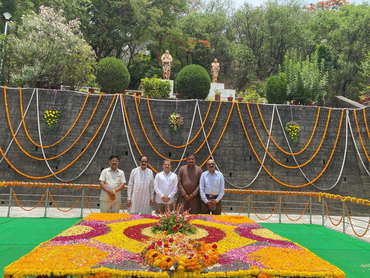Anilpatilmadha9's tweet photo. शिक्षणाच्या क्षेत्रात अभूतपूर्व क्रांती करणारे थोर समाजसुधारक,खेड्यापाड्यात शिक्षणाची गंगा पोहचवणारे खरे शिक्षणमहर्षी,रयत शिक्षण संस्थेचे संस्थापक पद्मभूषण कर्मवीर भाऊराव पाटील यांना पुण्यतिथी निमित्त विनम्र अभिवादन.!
#karmaveerbhauraopatil #karmveer #RayatShikshanSanstha #rayat https://t.co/ozhCjhmqp7