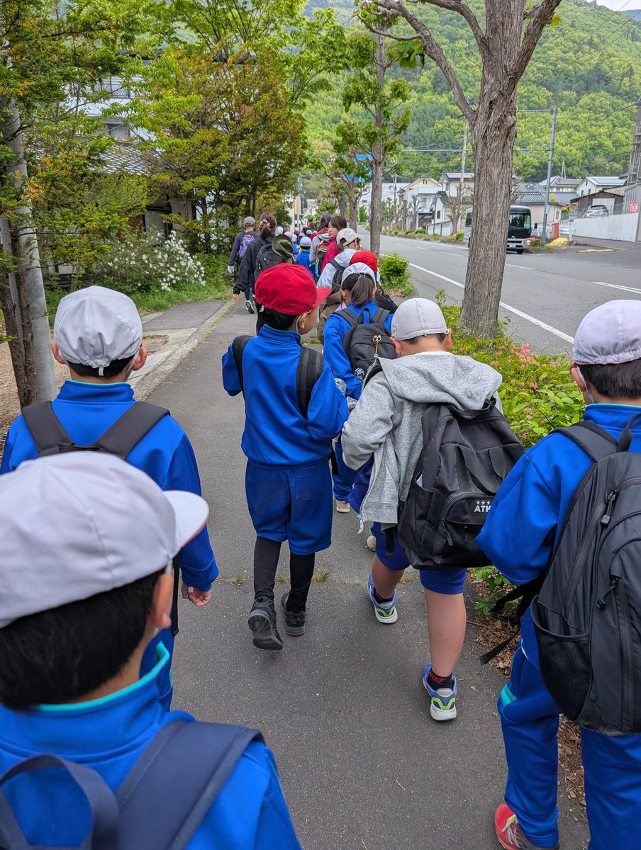 haru2s21's tweet photo. 小学校のボランティアで遠足に同行 https://t.co/3iWAJOALun