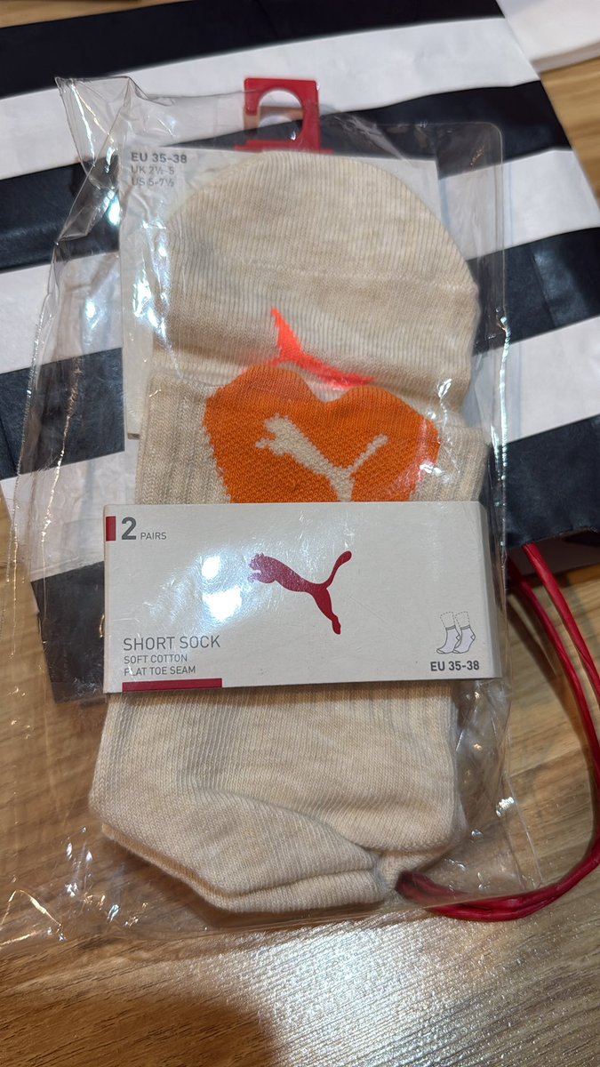 sharonmiie's tweet photo. Puma heart sock 🧡
แบ่งขาย 1 คู่ แยกมาจากเซต
ราคา 230 รวมส่งค่ะ https://t.co/GhK5Qftlbz
