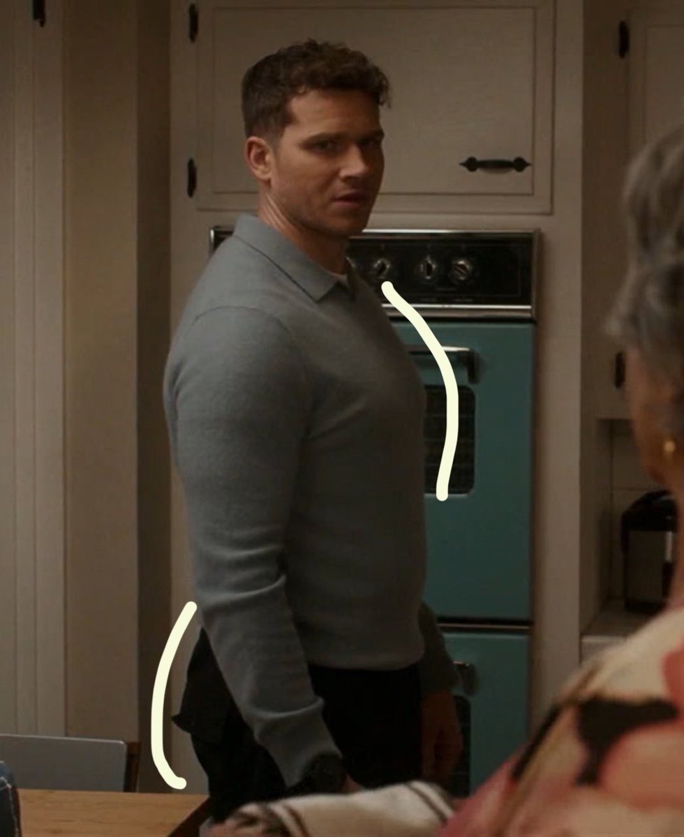 dollbuxk's tweet image. hes so curvy....